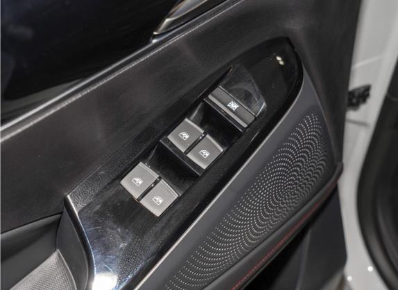 上汽大通MAXUS D60 2019款 1.5T 自动潮享版 6座 车厢座椅   门窗控制