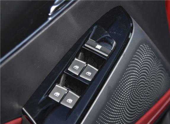 上汽大通MAXUS D60 2019款 1.5T 自动尊享版 6座 车厢座椅   门窗控制