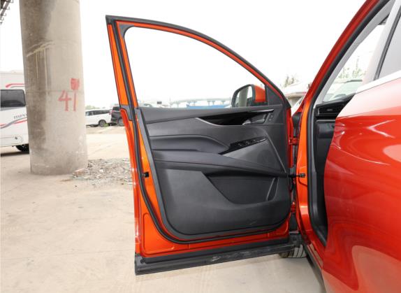 上汽大通MAXUS D60 2019款 1.5T 自动潮享版 7座 车厢座椅   前门板