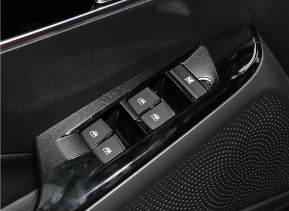上汽大通MAXUS D60 2019款 1.5T 自动潮享版 7座 车厢座椅   门窗控制
