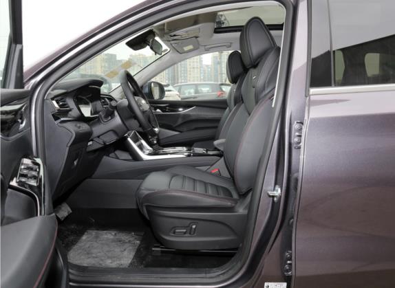 上汽大通MAXUS D60 2019款 1.5T 自动舒享版 7座 车厢座椅   前排空间