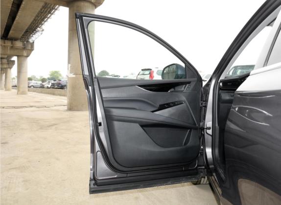 上汽大通MAXUS D60 2019款 1.5T 自动舒享版 7座 车厢座椅   前门板
