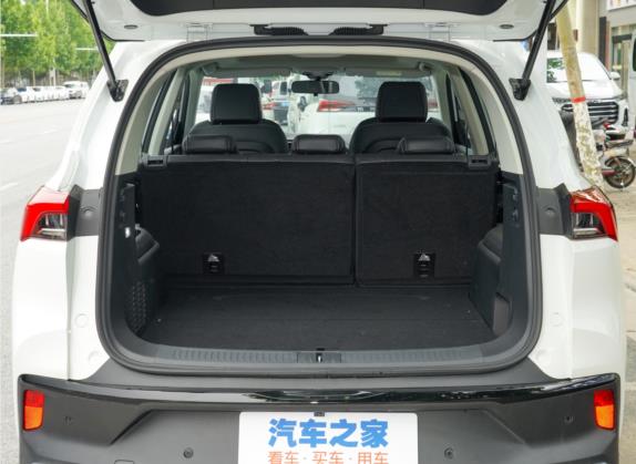 上汽大通MAXUS D60 2022款 1.5T 自动乐享版 5座 车厢座椅   后备厢