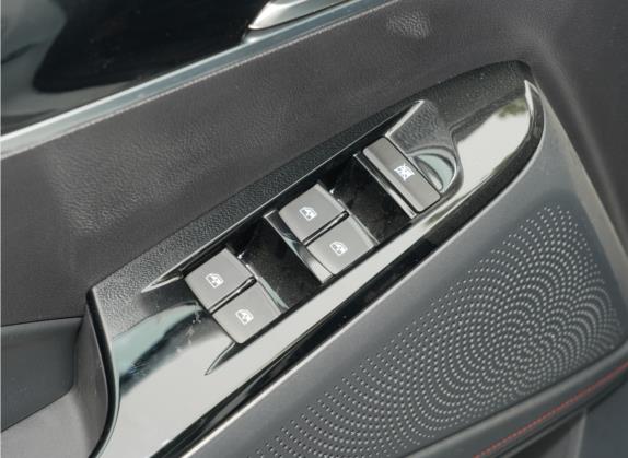 上汽大通MAXUS D60 2022款 1.5T 自动乐享版 5座 车厢座椅   门窗控制