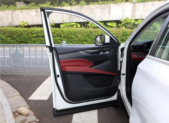 上汽大通MAXUS D60 2022款 1.5T 自动尊享版 6座 车厢座椅   前门板