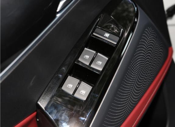 上汽大通MAXUS D60 2022款 1.5T 自动尊享版 6座 车厢座椅   门窗控制
