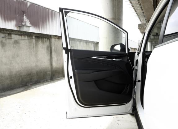 上汽大通MAXUS EUNIQ 5 2020款 豪华版 七座 车厢座椅   前门板