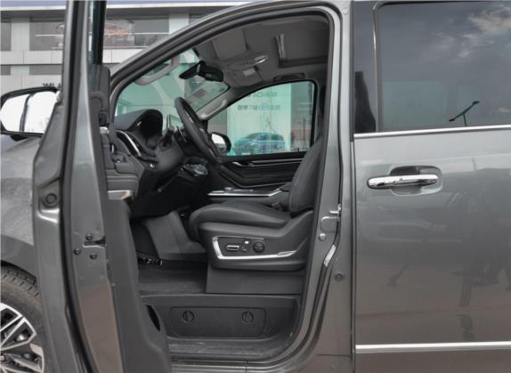 上汽大通MAXUS G20 2020款 2.0T 汽油自动尊享行政版 车厢座椅   前排空间