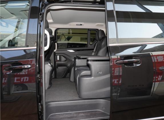 上汽大通MAXUS G20 2020款 2.0T 汽油自动臻选版 车厢座椅   后排空间