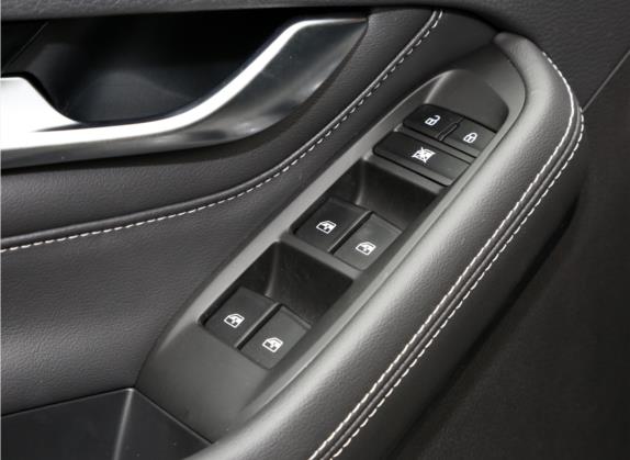 上汽大通MAXUS G20 2020款 2.0T 柴油自动优选版 车厢座椅   门窗控制