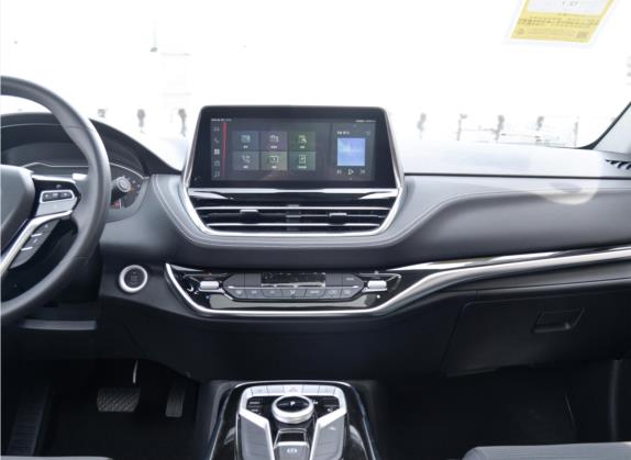 上汽大通MAXUS G20 2021款 PLUS 2.0T 汽油自动豪华版 中控类   中控台