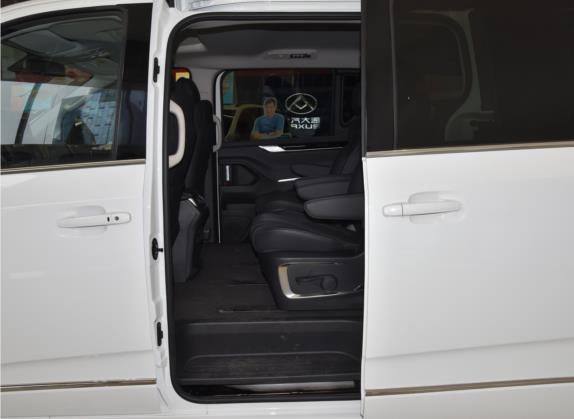 上汽大通MAXUS G20 2021款 PLUS 2.0T 汽油自动行政版 车厢座椅   后排空间