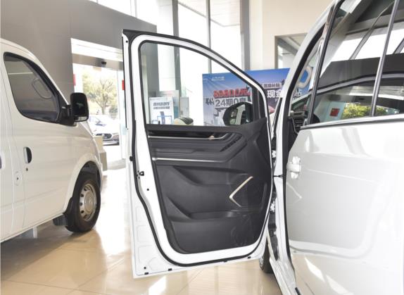 上汽大通MAXUS G20 2021款 PLUS 2.0T 汽油自动行政版 车厢座椅   前门板