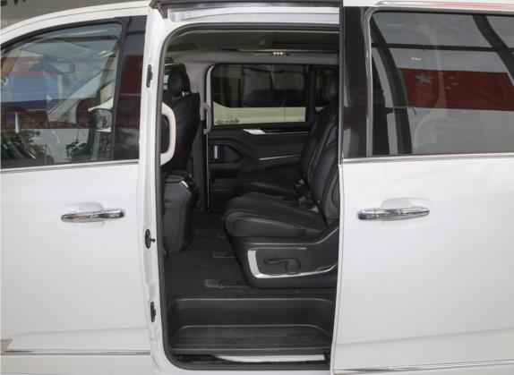 上汽大通MAXUS G20 2021款 PLUS 2.0T 汽油自动尊享行政版 车厢座椅   后排空间