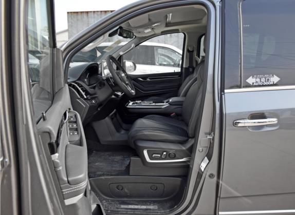 上汽大通MAXUS G20 2021款 PLUS 2.0T 汽油自动豪华行政版 车厢座椅   前排空间