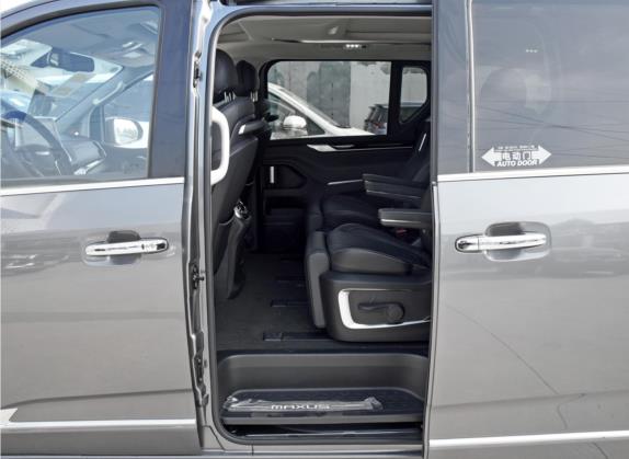 上汽大通MAXUS G20 2021款 PLUS 2.0T 汽油自动豪华行政版 车厢座椅   后排空间