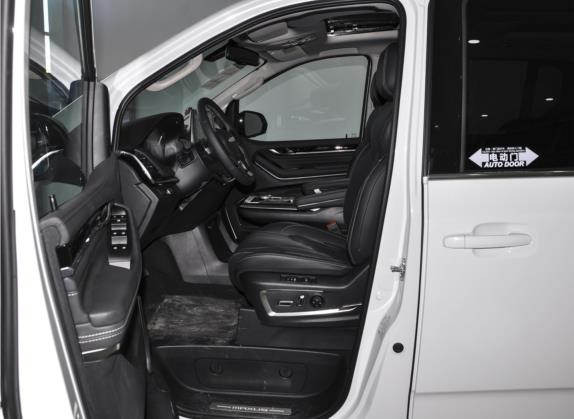上汽大通MAXUS G20 2021款 PLUS 2.0T 汽油自动尊雅版 车厢座椅   前排空间