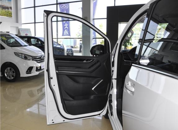 上汽大通MAXUS G20 2021款 PLUS 2.0T 汽油自动尊雅版 车厢座椅   前门板