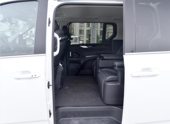 上汽大通MAXUS G20 2021款 PLUS 2.0T 汽油自动尊享版 车厢座椅   后排空间