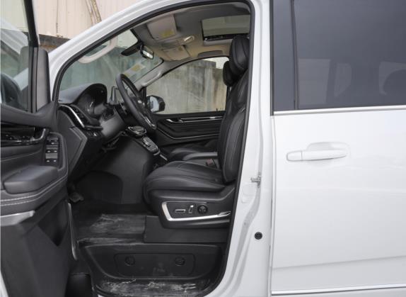 上汽大通MAXUS G20 2021款 改款 PLUS 2.0T 柴油自动豪华版 车厢座椅   前排空间