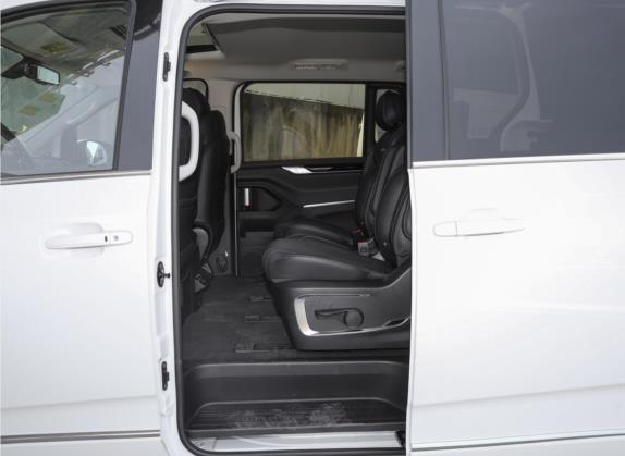 上汽大通MAXUS G20 2021款 改款 PLUS 2.0T 柴油自动豪华版 车厢座椅   后排空间