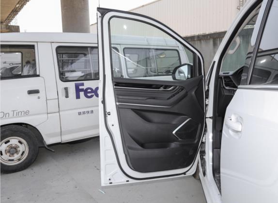 上汽大通MAXUS G20 2021款 改款 PLUS 2.0T 柴油自动豪华版 车厢座椅   前门板