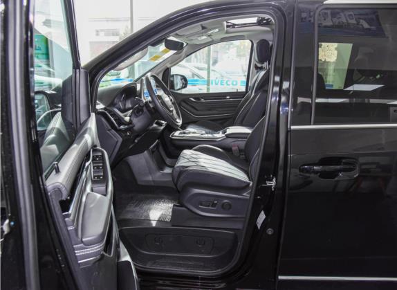 上汽大通MAXUS G20 2023款 PLUS 2.0T 汽油自动豪华版 车厢座椅   前排空间