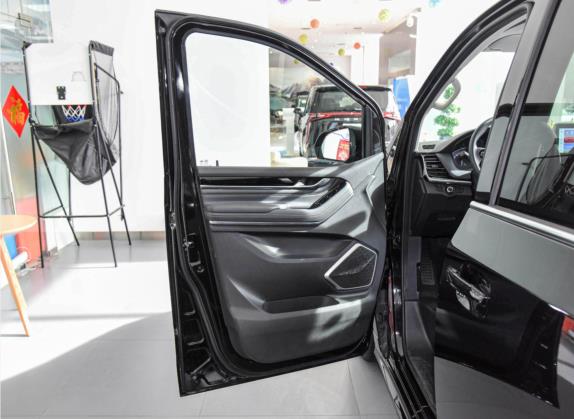 上汽大通MAXUS G20 2023款 PLUS 2.0T 汽油自动豪华版 车厢座椅   前门板
