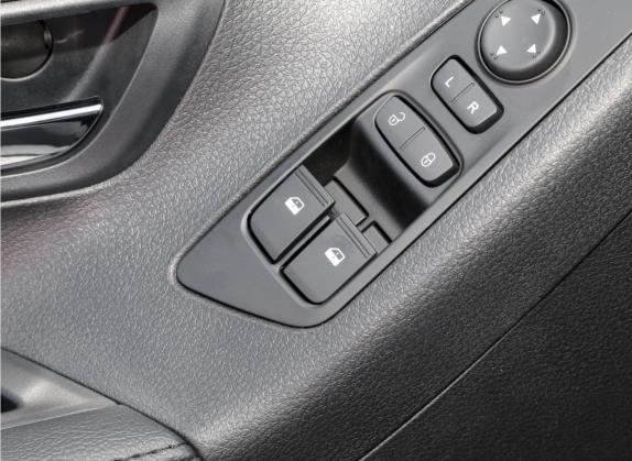 上汽大通MAXUS G20 2023款 ES 2.0T 柴油手动超值版 车厢座椅   门窗控制