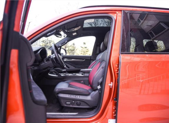 上汽大通MAXUS D90 Pro 2020款 2.0T 柴油四驱罗布泊版 6座 车厢座椅   前排空间