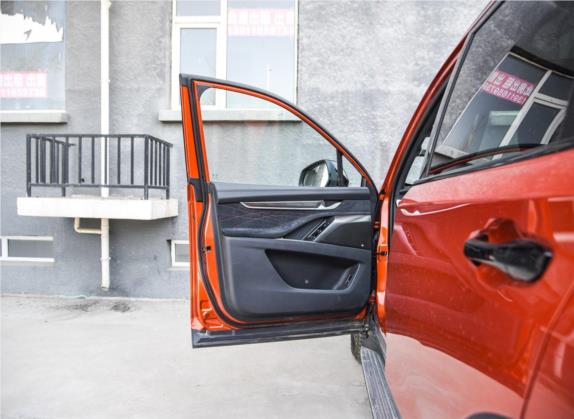 上汽大通MAXUS D90 Pro 2020款 2.0T 柴油四驱罗布泊版 6座 车厢座椅   前门板