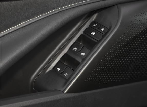 上汽大通MAXUS D90 Pro 2021款 2.0T 汽油两驱豪华版 7座 车厢座椅   门窗控制