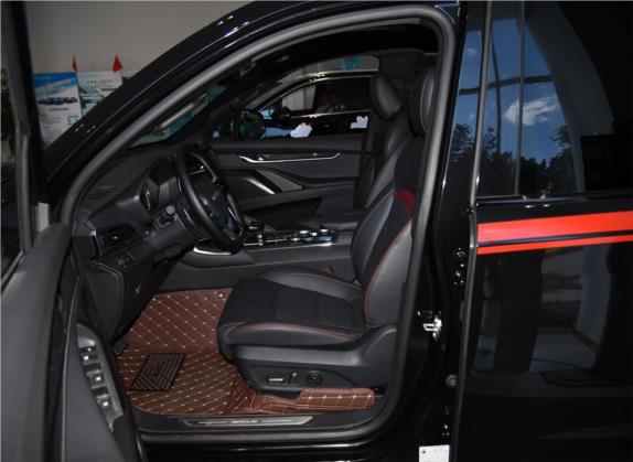 上汽大通MAXUS D90 Pro 2021款 2.0T 汽油四驱豪华版 7座 车厢座椅   前排空间