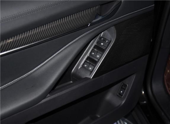 上汽大通MAXUS D90 Pro 2021款 2.0T 汽油四驱豪华版 7座 车厢座椅   门窗控制