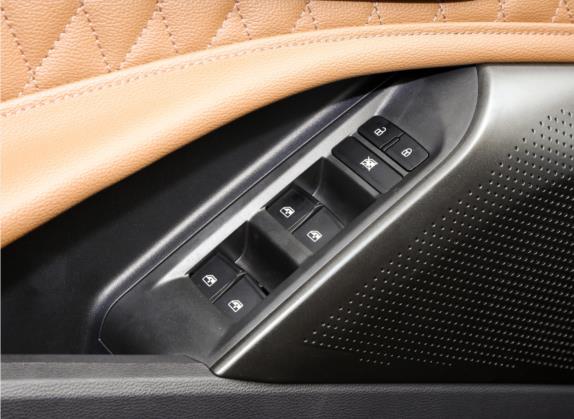 上汽大通MAXUS D90 Pro 2021款 2.0T 汽油四驱旗舰版 7座 车厢座椅   门窗控制