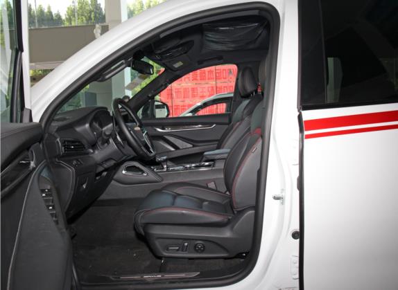 上汽大通MAXUS D90 Pro 2021款 2.0T 柴油四驱畅享版 6座 车厢座椅   前排空间