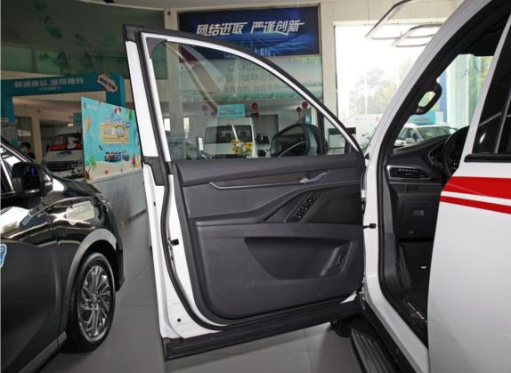 上汽大通MAXUS D90 Pro 2021款 2.0T 柴油四驱畅享版 6座 车厢座椅   前门板