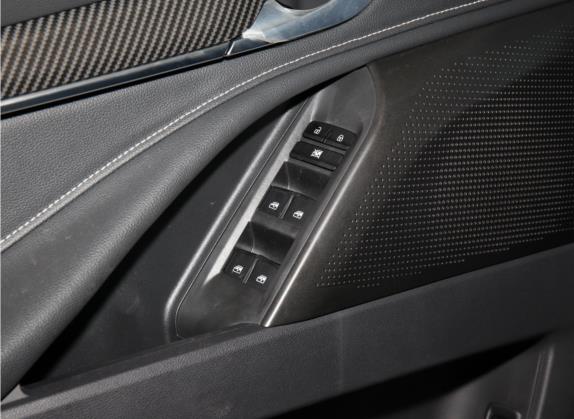 上汽大通MAXUS D90 Pro 2021款 2.0T 柴油四驱畅享版 6座 车厢座椅   门窗控制