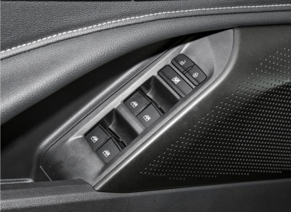 上汽大通MAXUS D90 Pro 2021款 2.0T 柴油四驱畅享版 7座 车厢座椅   门窗控制