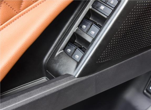 上汽大通MAXUS D90 Pro 2021款 2.0T 柴油四驱罗布泊版 6座 车厢座椅   门窗控制