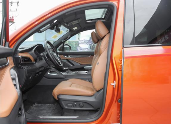 上汽大通MAXUS D90 Pro 2021款 2.0T 柴油四驱罗布泊版 7座 车厢座椅   前排空间
