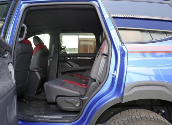 上汽大通MAXUS D90 Pro 2021款 2.0T 柴油四驱阿拉善版 5座 车厢座椅   后排空间