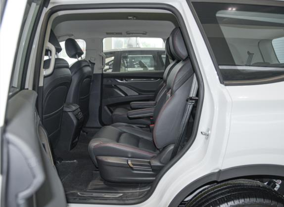 上汽大通MAXUS D90 Pro 2021款 2.0T 汽油四驱精英特别版 7座 车厢座椅   后排空间