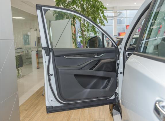 上汽大通MAXUS D90 Pro 2021款 2.0T 汽油四驱精英特别版 7座 车厢座椅   前门板