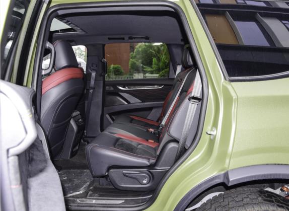 上汽大通MAXUS D90 Pro 2022款 2.0T 柴油四驱亚马逊版 5座 车厢座椅   后排空间