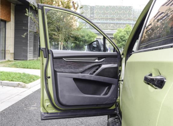 上汽大通MAXUS D90 Pro 2022款 2.0T 柴油四驱亚马逊版 5座 车厢座椅   前门板