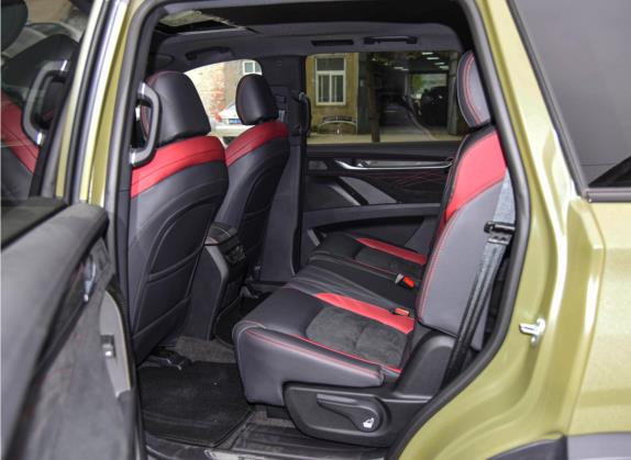 上汽大通MAXUS D90 Pro 2022款 改款 2.0T 柴油四驱亚马逊版 7座 车厢座椅   后排空间
