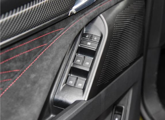 上汽大通MAXUS D90 Pro 2022款 改款 2.0T 柴油四驱亚马逊版 7座 车厢座椅   门窗控制