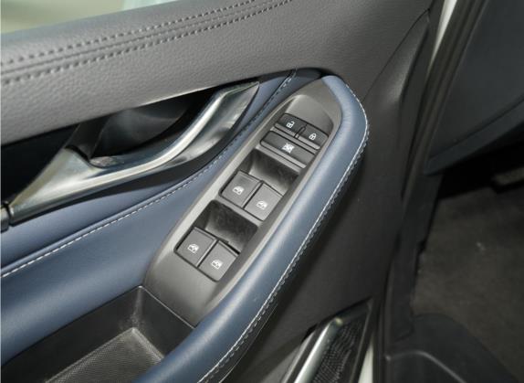 上汽大通MAXUS G20房车 2021款 改款 2.0T 旅行家自行式B型房车时光版 车厢座椅   门窗控制