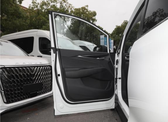 上汽大通MAXUS MIFA 5 2022款 520KM 欧洲版 六座 车厢座椅   前门板